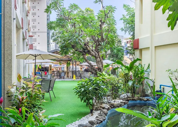 Mermaid Beach Resort - 100M To Beach, Saltwater Pool & Beergarden