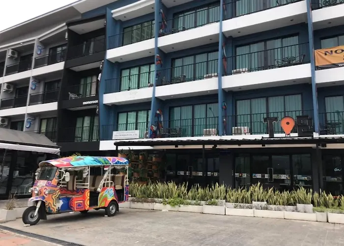 Jomtien Beach Sleep Inn - Steps From Beach & Market